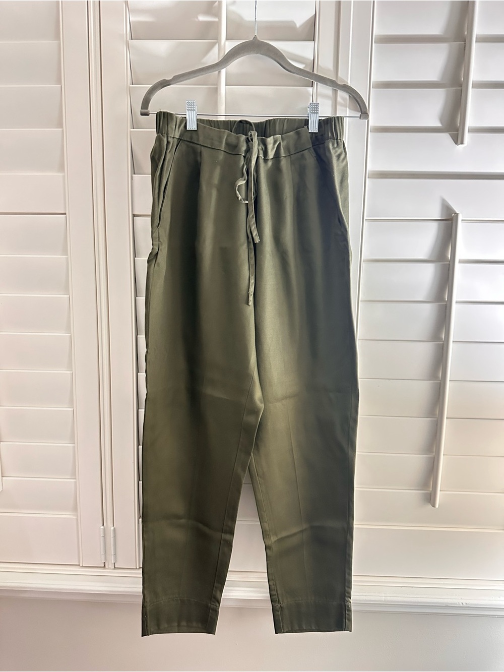 Soho Olive Drawstring Tapered Chinos - size M. Pretty sure have never been worn